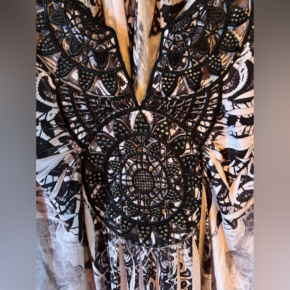 World Unity Woman 1X beautifully embellished tunic top. - Picture 3 of 5